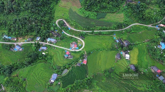 Bộ Nội vụ ưu tiên bồi dưỡng cán bộ, công chức xã tại vùng dân tộc thiểu số, miền núi. Trong ảnh, một góc xã A Mú Sung (Lào Cai) nhìn từ trên cao. Ảnh: Đinh Đại