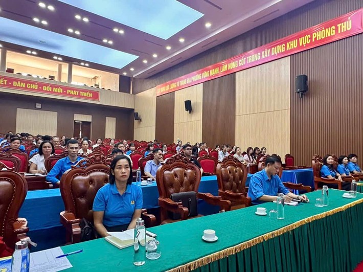 Các cán bộ công đoàn tham gia buổi tập huấn. Ảnh: Liên đoàn Lao động tỉnh Phú Thọ