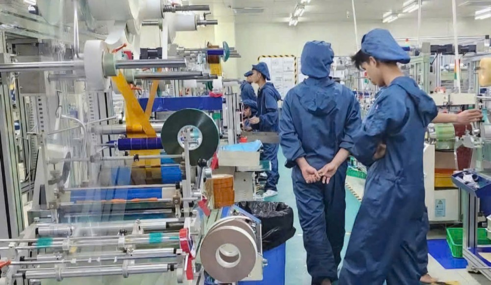 Lao động phổ thông khó tăng thu nhập trước làn sóng chuyển đổi số