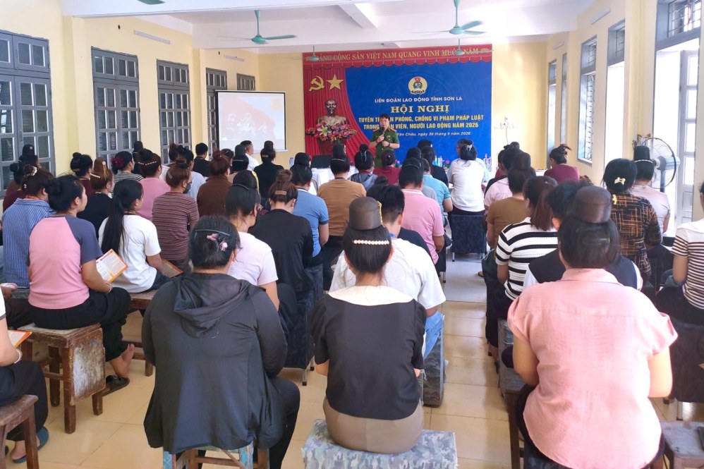 Hội nghị tuyên truyền, phổ biến pháp luật cho đoàn viên, công nhân, người lao động tại Công ty Cổ phần Giầy Yên Châu, xã Yên Châu. Ảnh: LĐLĐ tỉnh Sơn La
