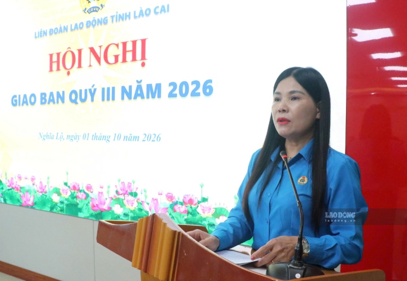 Chủ tịch LĐLĐ tỉnh Lào Cai Nguyễn Thị Bích Nhiệm phát biểu tại hội nghị giao ban quý III. Ảnh: Mạnh Hùng