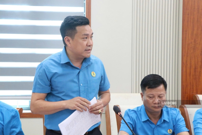 Các đại biểu trao đổi về những khó khăn, vướng mắc trong hoạt động công đoàn tại cơ sở. Ảnh: Mạnh Hùng