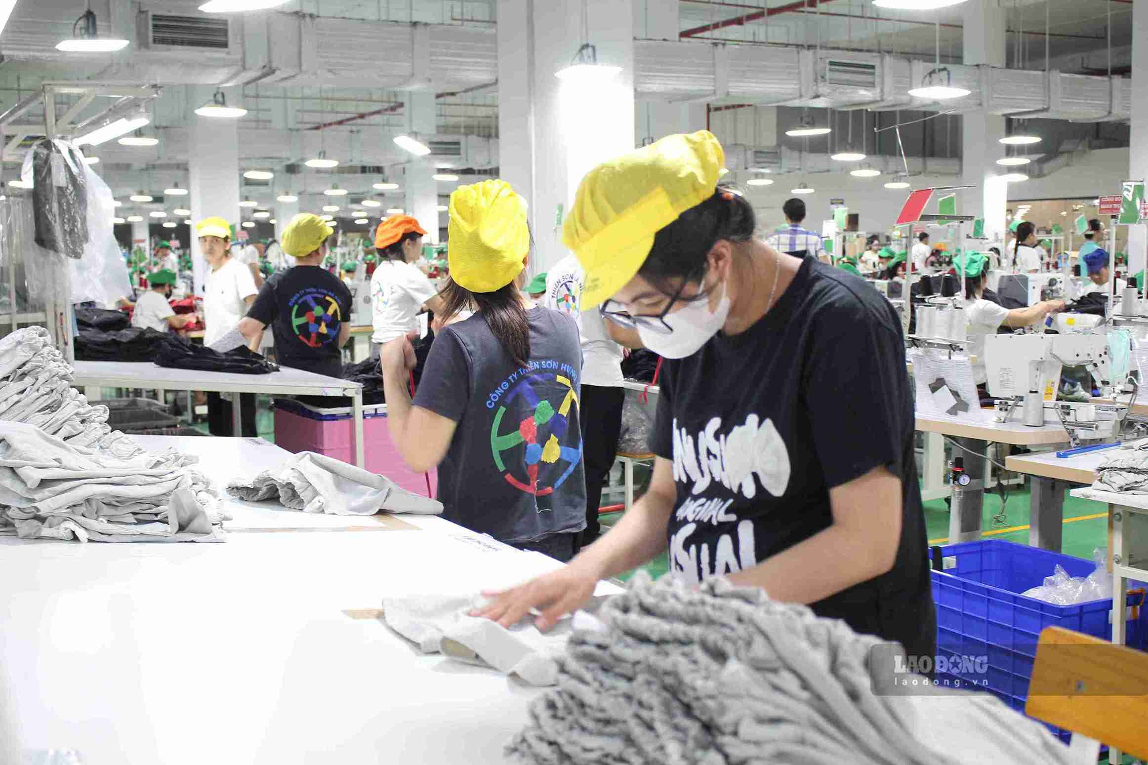 Công nhân làm việc tại nhà máy trên địa bàn tỉnh Hưng Yên. Ảnh: Mai Hương