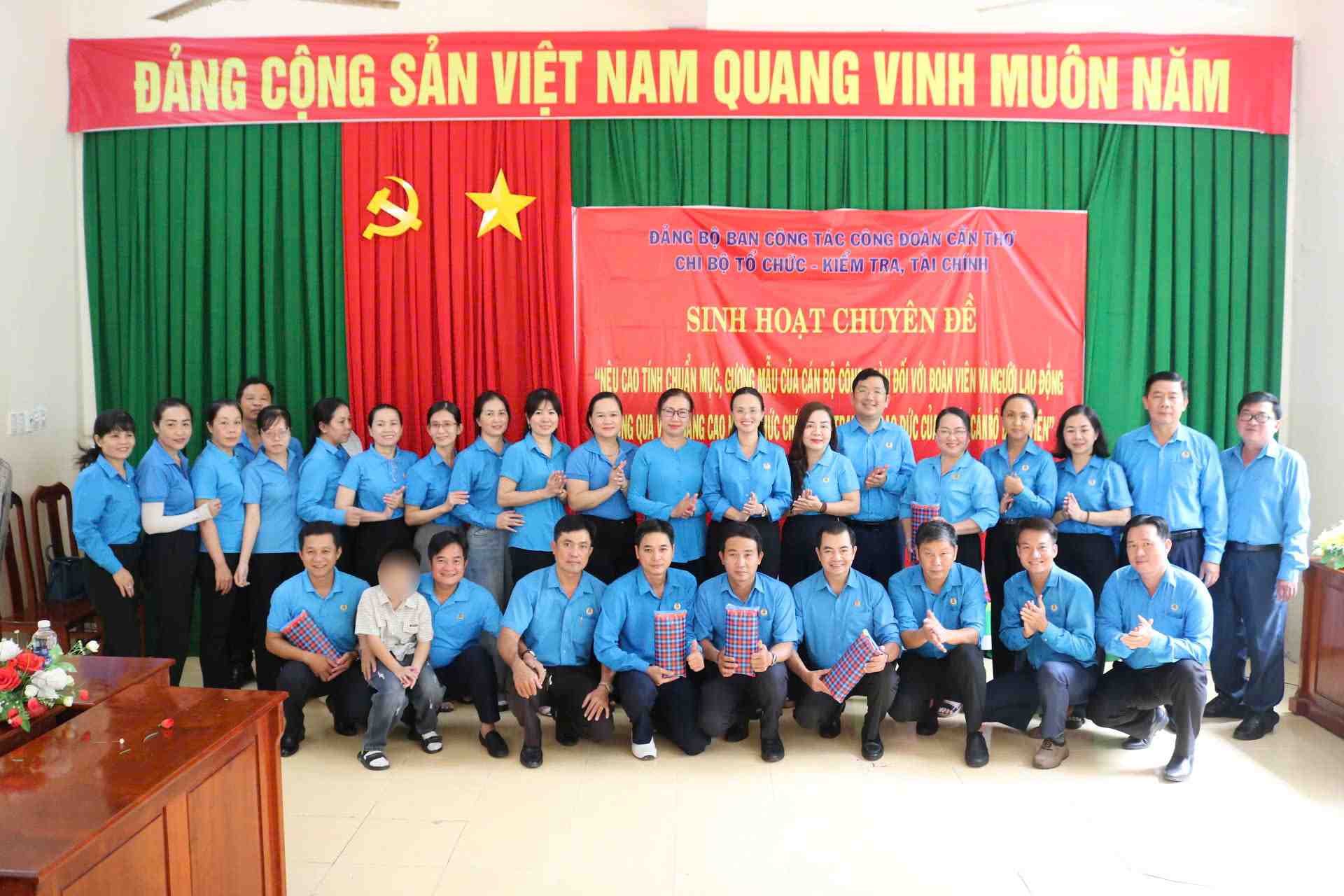 50名党员在美福红树林基地遗址举行专题活动