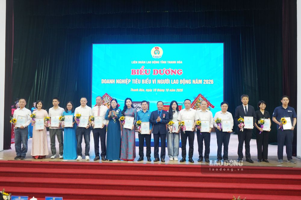 Đại diện lãnh đạo Tổng LĐLĐ Việt Nam, Tỉnh ủy Thanh Hóa, LĐLĐ tỉnh
