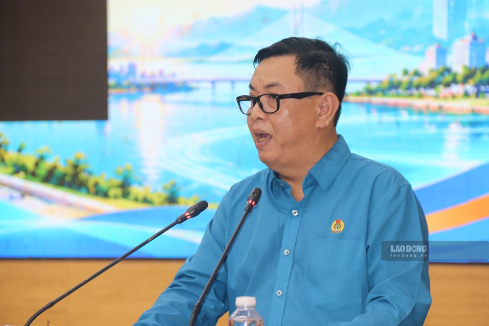Ông Trà Thanh Quang - Chủ tịch Công đoàn phường Hòa Khánh phát biểu tại ngày hội. Ảnh: Nguyễn Linh