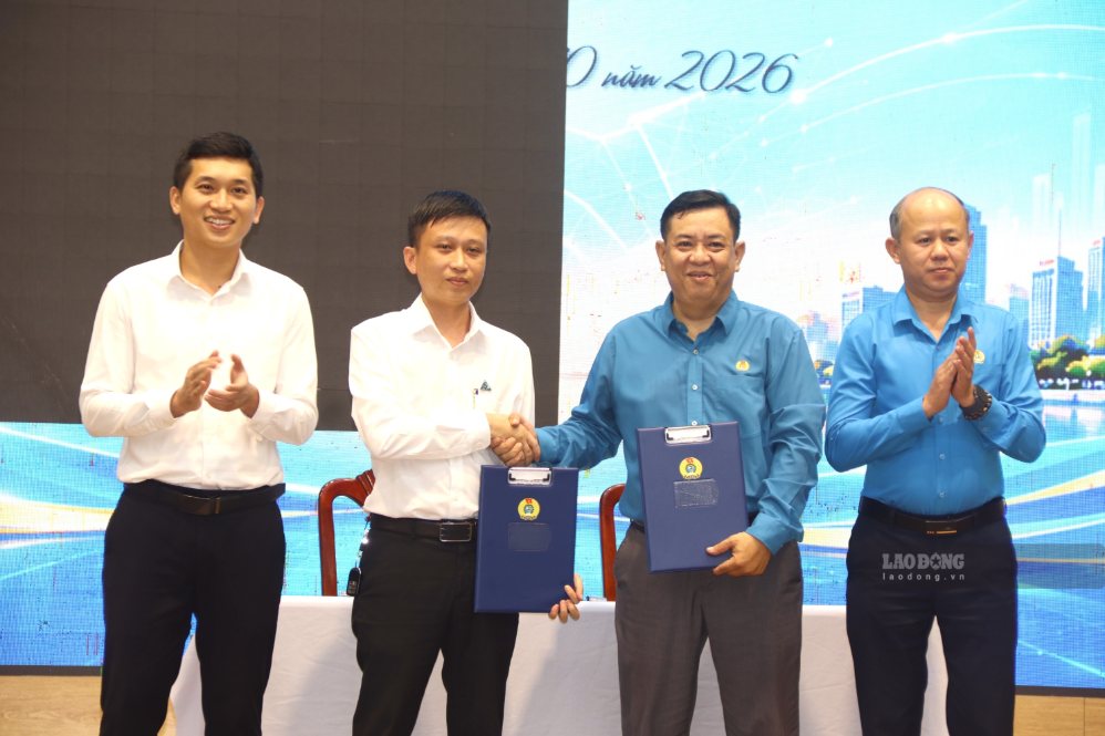 Công đoàn phường Hòa Khánh ký kết chương trình phối hợp về chuyển đổi số giai đoạn 2026 – 2030 cùng đại diện doanh nghiệp công nghệ. Ảnh: Nguyễn Linh
