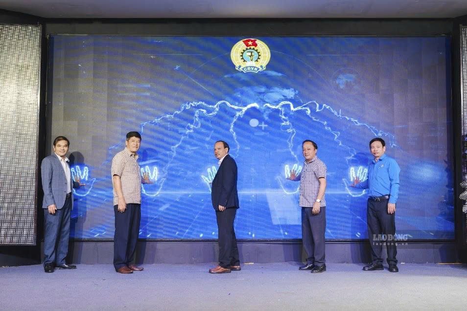安富坊工会推出在线人工智能助手模式