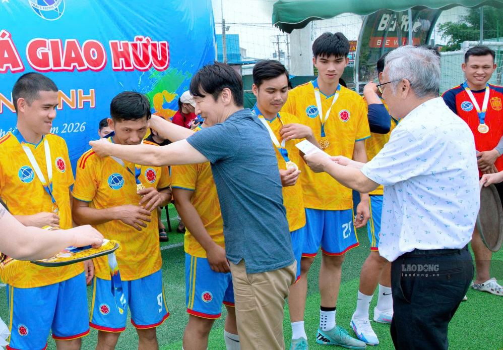 Công đoàn cơ sở tổ chức bóng đá giao hữu nhằm tạo sân chơi thể thao cho đoàn viên. Ảnh: Duy Tuấn (tháng 7.2026).
