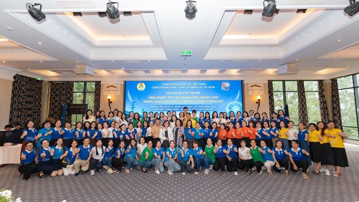 Công đoàn Tổng Công ty Điện lực TPHCM tổ chức hội nghị tập huấn nhằm hỗ trợ nữ cán bộ công đoàn nâng cao kỹ năng số. Ảnh: Duy Đoàn / Công đoàn EVNHCMC
