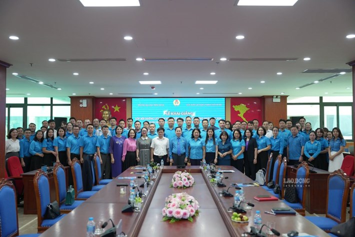 Lớp bồi dưỡng Lý luận và nghiệp vụ công tác công đoàn K.306 đã được khai giảng sáng 11.10. Ảnh: Kiều Vũ