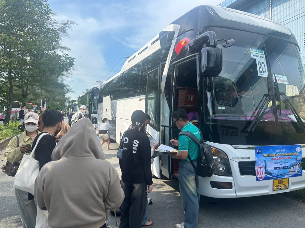 Công ty giày ở Đồng Nai đã tổ chức 4 đợt đưa 5.000 công nhân đi du lịch biển Nha Trang