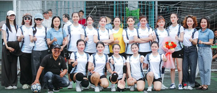 Công đoàn Nam Phước, Hội Liên hiệp Phụ nữ xã Duy Nghĩa, Trung tâm Cung ứng dịch vụ sự nghiệp công xã Duy Nghĩa (Đà Nẵng) phối hợp tổ chức giải bóng đá nữ. Ảnh: Công đoàn Nam Phước