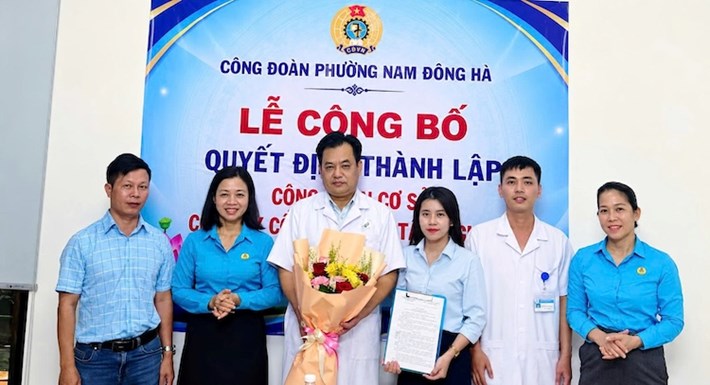 Lễ công bố quyết định thành lập Công đoàn cơ sở Công ty Cổ phần Y tế Tâm Nguyên (ảnh chụp tháng 10.2026). Ảnh: Công đoàn phường Nam Đông Hà