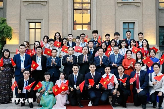 Chủ tịch Quốc hội Trần Thanh Mẫn gặp mặt cộng đồng người Việt Nam tại Trung Quốc