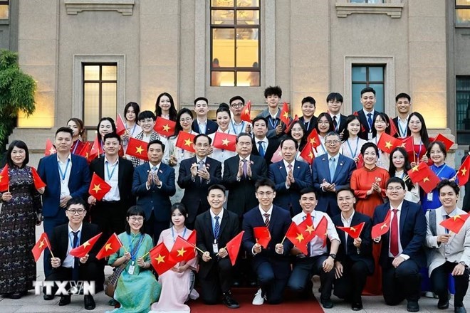 Ủy viên Bộ Chính trị, Chủ tịch Quốc hội Trần Thanh Mẫn gặp gỡ cán bộ, nhân viên Đại sứ quán và cộng đồng người Việt Nam tại Trung Quốc. Ảnh: Doãn Tấn/TTXVN