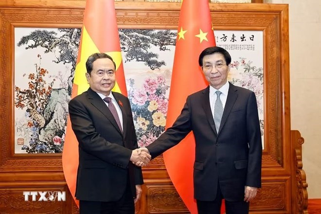 Ủy viên Bộ Chính trị, Chủ tịch Quốc hội Trần Thanh Mẫn hội kiến Ủy viên Thường vụ Bộ Chính trị, Chủ tịch Chính hiệp Toàn quốc Trung Quốc Vương Hộ Ninh. Ảnh: Doãn Tấn/TTXVN