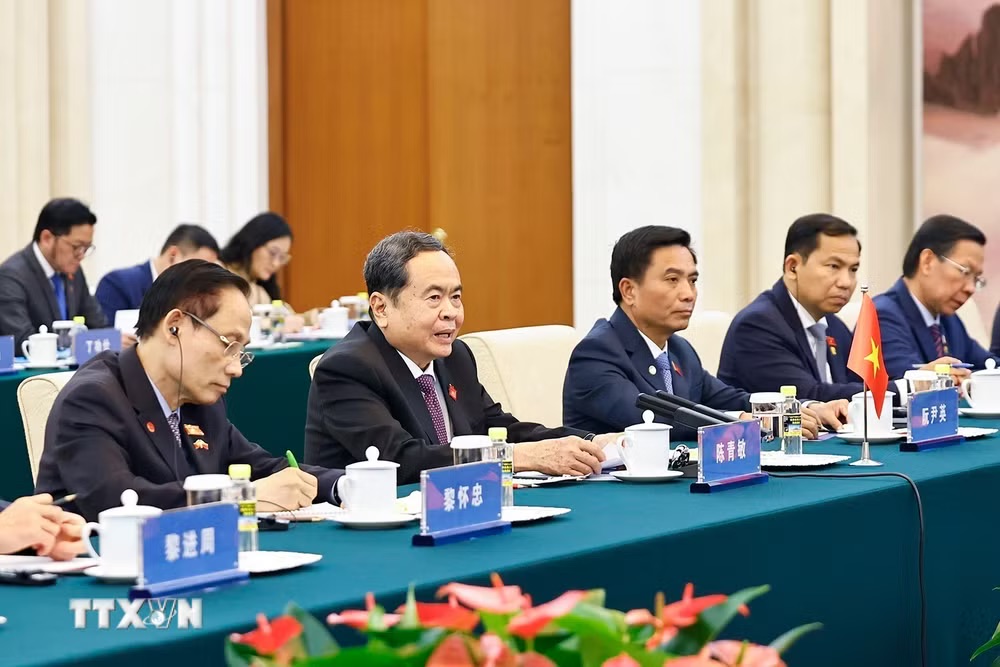 Ủy viên Bộ Chính trị, Chủ tịch Quốc hội Trần Thanh Mẫn và thành viên đoàn cấp cao Việt Nam tại cuộc hội kiến Ủy viên Thường vụ Bộ Chính trị, Chủ tịch Chính hiệp Toàn quốc Trung Quốc Vương Hộ Ninh. Ảnh: Doãn Tấn/TTXVN