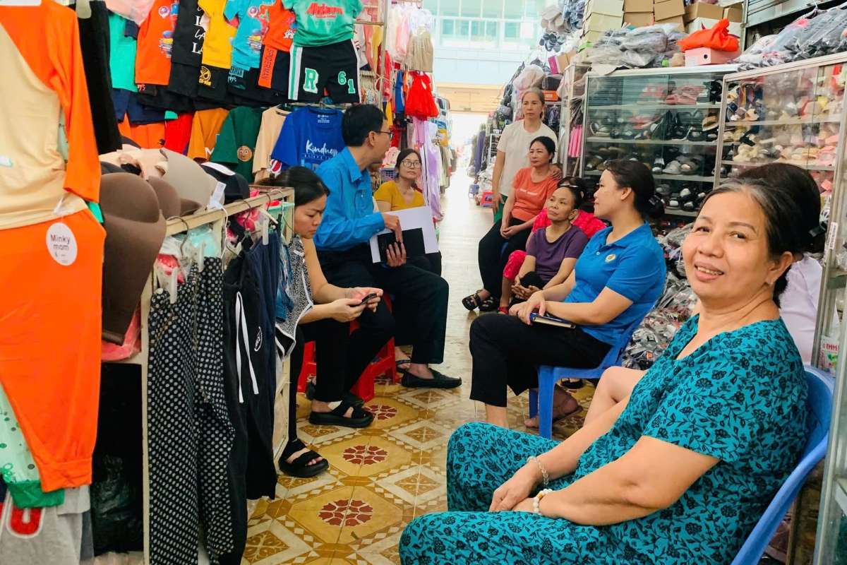 Vận động tiểu thương chợ Rạch Dừa tham gia tổ chức công đoàn