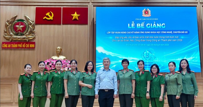 Công đoàn Công an TP Hồ Chí Minh phối hợp tổ chức lớp tập huấn cho 400 cán bộ đoàn, hội, công đoàn về nâng cao kỹ năng ứng dụng khoa học công nghệ, chuyển đổi số. Ảnh: Nguyễn Hữu Toàn/CĐ Công an TP Hồ Chí Minh