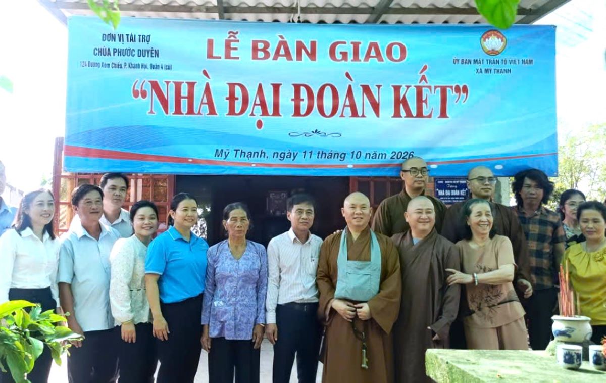 Trao tặng nhà Đại đoàn kết 60 triệu đồng cho hộ cận nghèo tại Tây Ninh