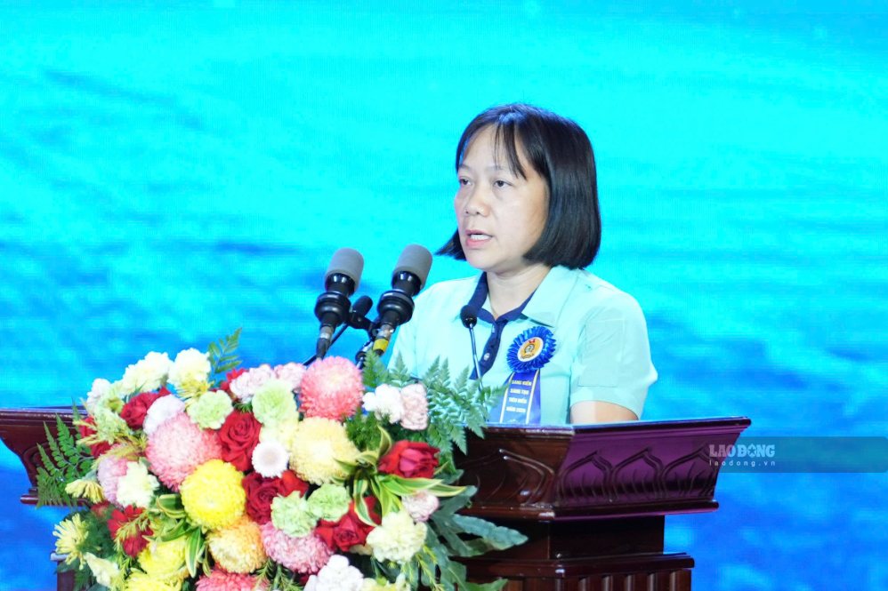 Chị Lê Thị Thắm - Kỹ sư cấp cao, Phòng Công nghệ sản phẩm số 1, Công ty TNHH Canon Việt Nam. Ảnh: Hữu Chánh 