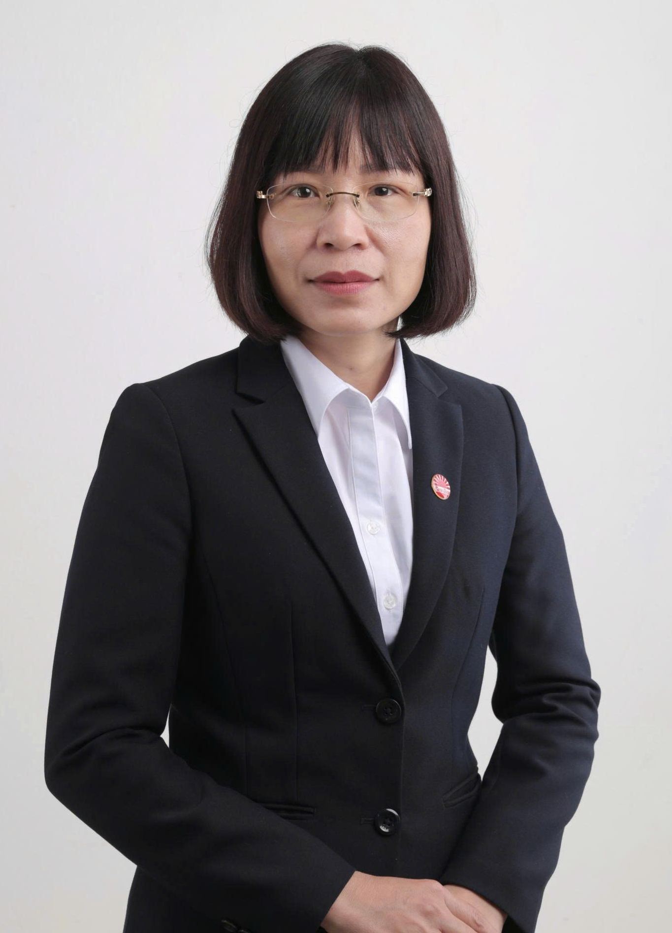 Vũ Thị Hồng Nhung - Ủy viên Ban Chấp hành Đảng bộ, Chủ tịch Công đoàn Công ty Cổ phần Bóng đèn Phích nước Rạng Đông. Ảnh: Nhân vật cung cấp   