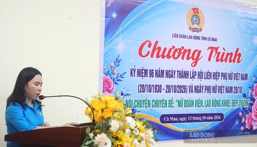 Nữ công nhân ở Cà Mau được tư vấn chăm sóc sức khỏe