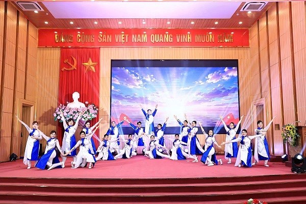 Công đoàn xã Phù Ninh phối hợp với Hội Phụ nữ tổ chức liên hoan dân vũ. Ảnh: LĐLĐ tỉnh Phú Thọ