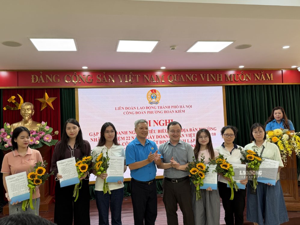 还剑坊工会会见模范企业,成立基层工会