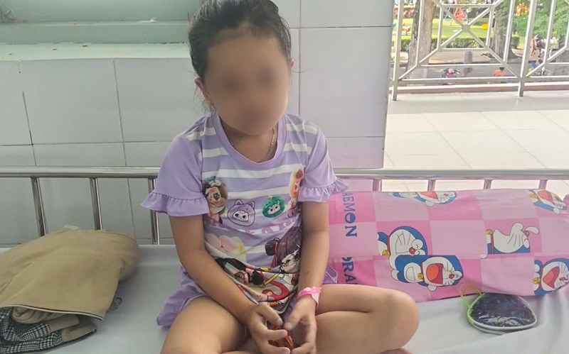 Bé Kim Tuyền được bác sĩ chỉ định ghép gan. Ảnh: Gia đình cung cấp