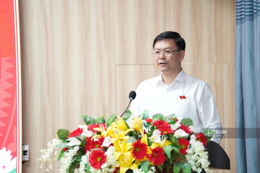 Ông Nguyễn Hải Long - Đại biểu Quốc hội hoạt động chuyên trách tại Ủy ban Khoa học, Công nghệ và Môi trường của Quốc hội trao đổi với cử tri Đà Nẵng ngày 13.10. Ảnh: Nguyễn Hoàng
