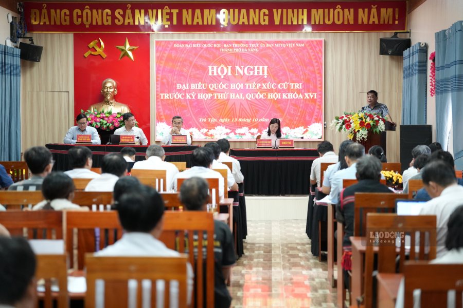 Quang cảnh hội nghị tiếp xúc cử tri miền núi Trà Tập với Đại biểu Quốc hội TP Đà Nẵng ngày 13.10. Ảnh: Hoàng Bin