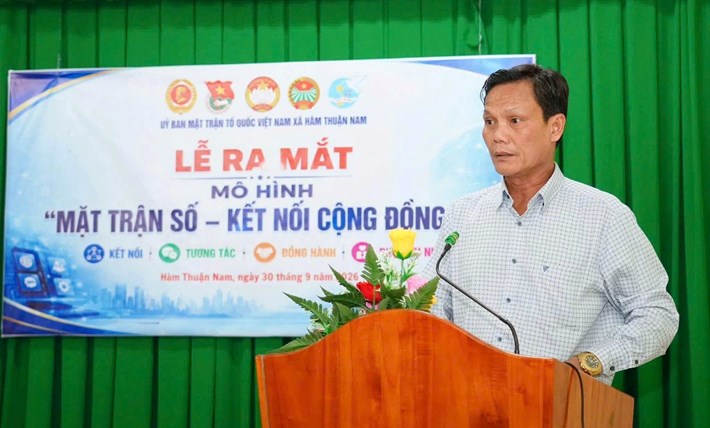 Le Comité du Front de la Patrie du Vietnam de la commune de Hàm Thuận Nam met en œuvre le modèle "Front numérique" dans 5/5 villages, contribuant à élargir la connexion communautaire. Photo: Thanh Thảo