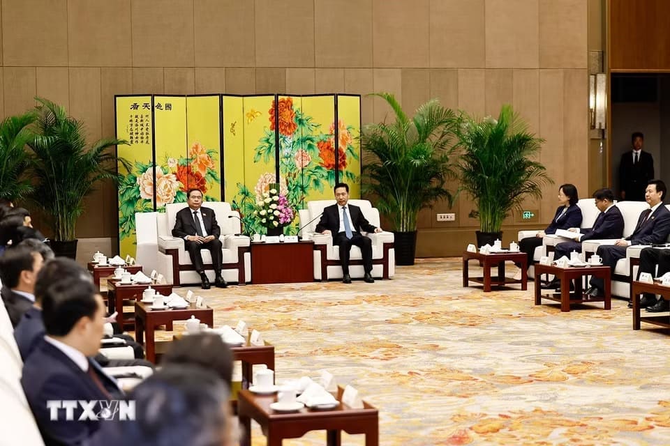Ủy viên Bộ Chính trị, Chủ tịch Quốc hội Trần Thanh Mẫn tiếp Ủy viên Trung ương Đảng, Bí thư Tỉnh ủy Thiểm Tây (Trung Quốc) Triệu Nhất Đức. Ảnh: Doãn Tấn/TTXVN