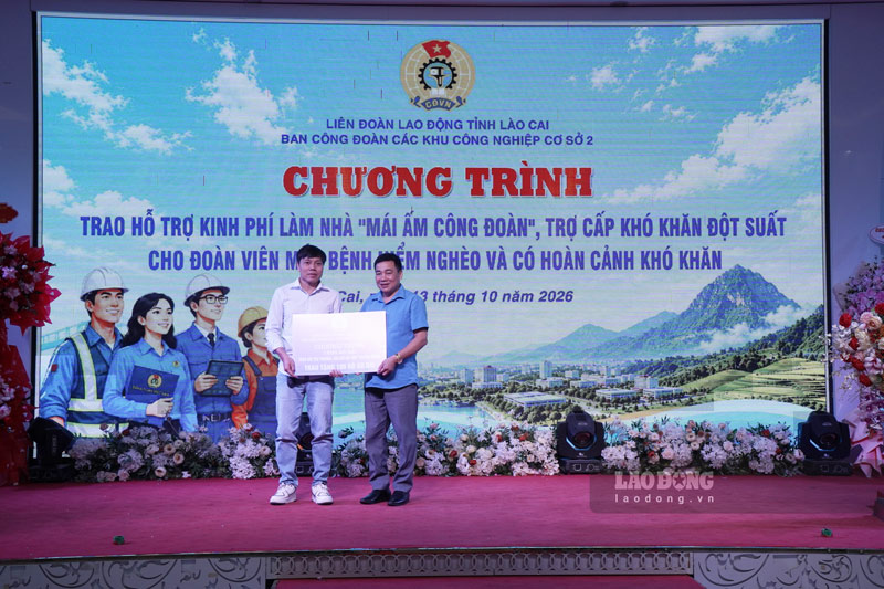 Những phần quà được trao nhằm động viên đoàn viên, người lao động có hoàn cảnh khó khăn. Ảnh: Đinh Đại