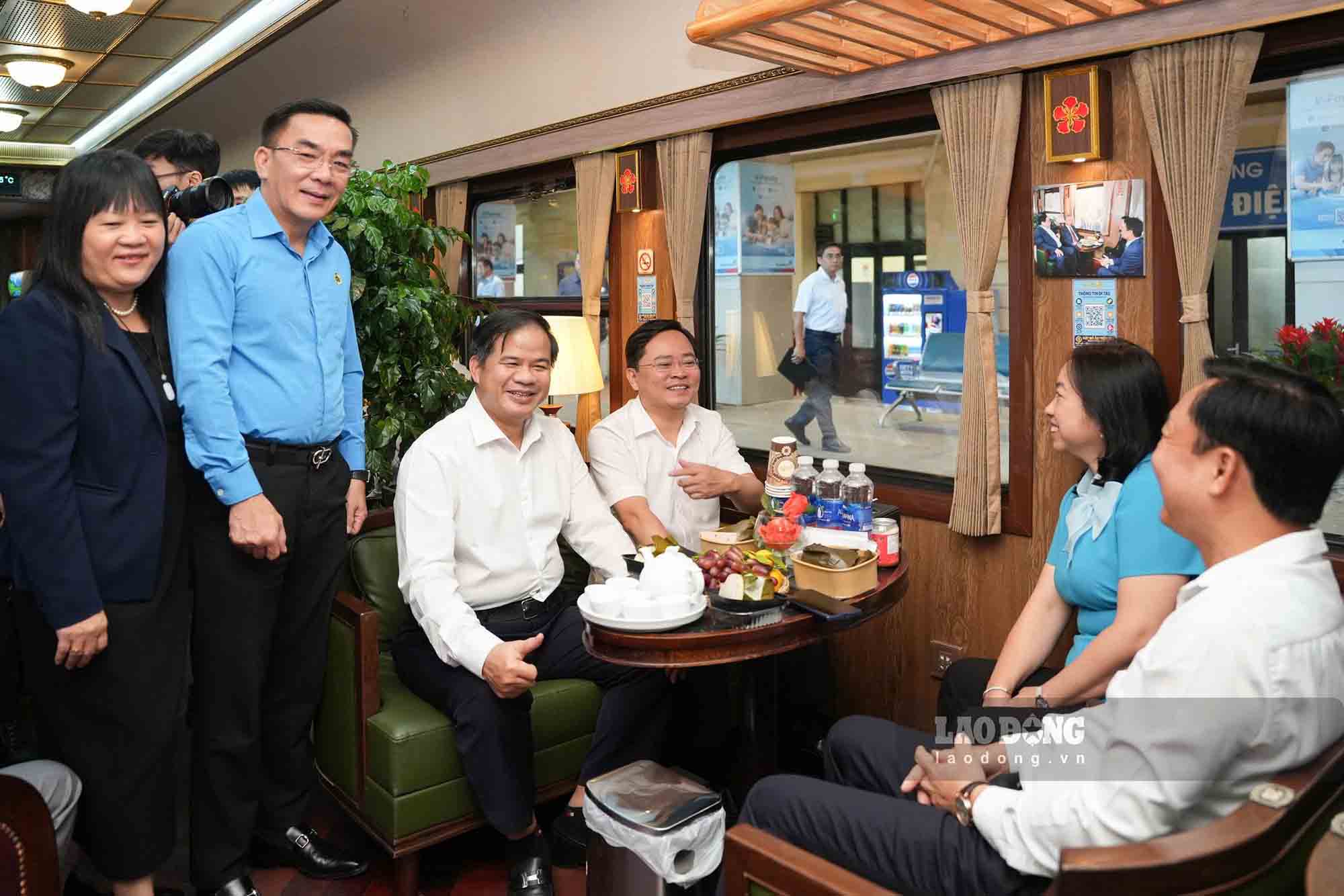 Chuyến tàu SE7 là hoạt động mở đầu trong chương trình “Thăm, động viên đoàn viên, người lao động - Lắng nghe từ cơ sở”. Ảnh: Hữu Chánh.