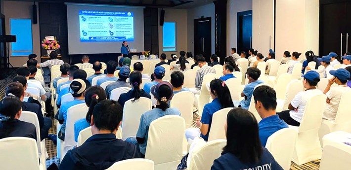 Le syndicat de la commune de Núi Thành, Đà Nẵng, en coordination avec le syndicat de base de la société par actions Mai Đoàn, a organisé une conférence pour écouter les pensées et les aspirations des travailleurs. Photo: Syndicat de Núi Thành