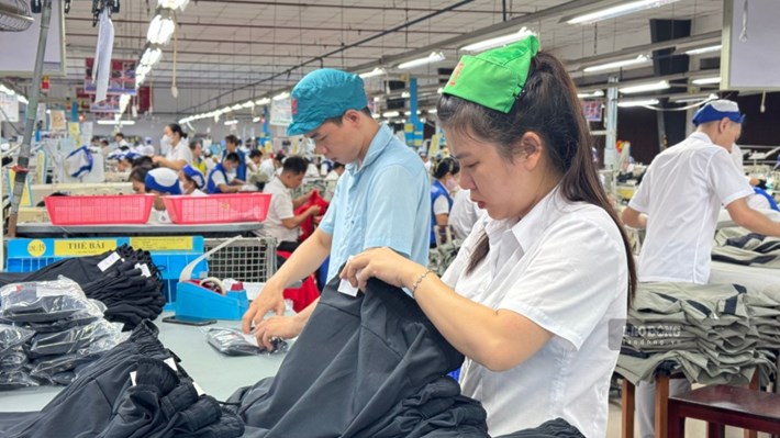 労働組合は、企業における労働安全衛生の宣伝を強化しています。写真:ホアン・ロック