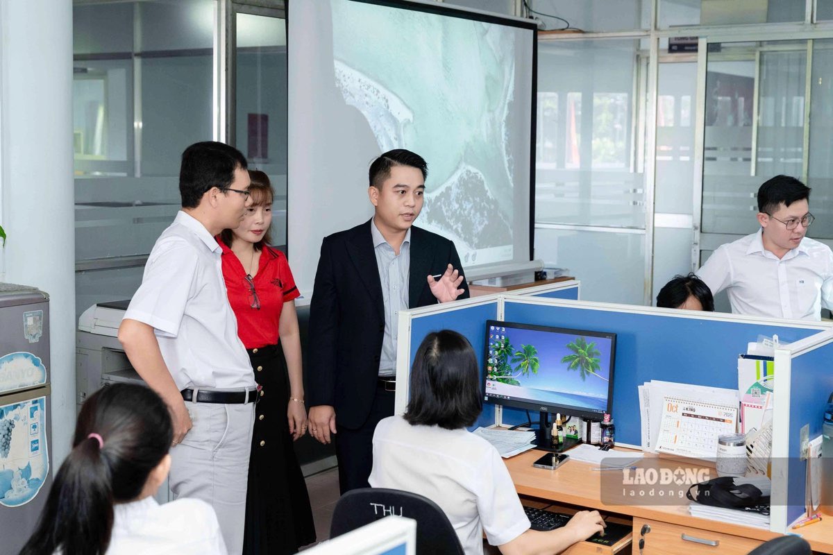 Nâng cao kiến thức và kỹ năng sử dụng trí tuệ nhân tạo cho người lao động trong quản lý, nghiệp vụ và sản xuất. Ảnh: Phạm Duy (chụp ngày 14.10).