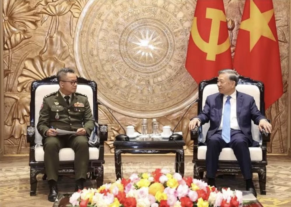 Tổng Bí thư, Chủ tịch nước Tô Lâm và Đại tướng Tea Seiha, Ủy viên Ban Thường vụ CPP, Phó Thủ tướng, Bộ trưởng Bộ Quốc phòng Campuchia. Ảnh: TTXVN