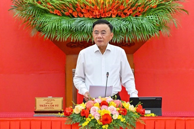 10月14日の会議で、政治局委員、書記局常務のチャン・カム・トゥー氏は、党全体で統一された幹部評価ソフトウェアの応用内容について言及しました。写真:ベトナム共産党電子情報ポータル