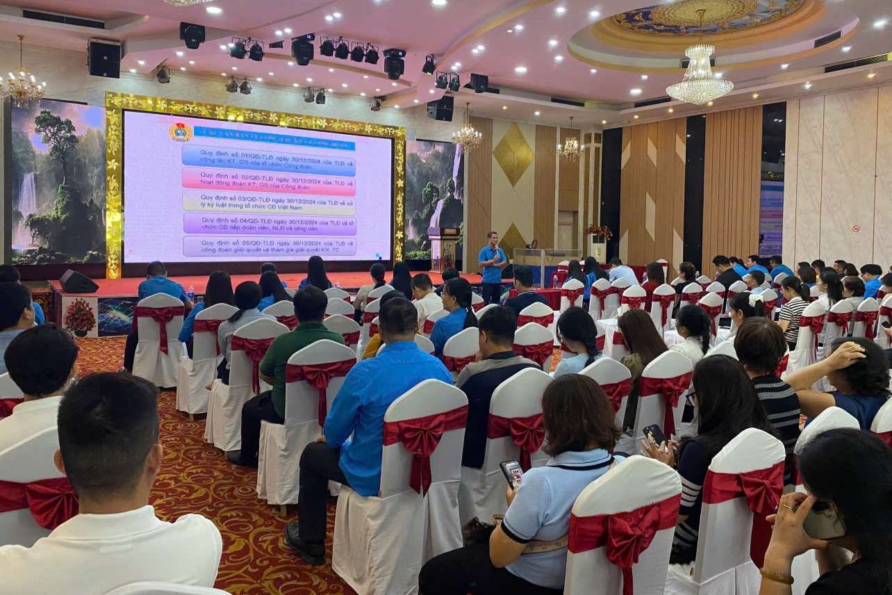 Phú Thọ tập huấn kiểm tra, giám sát cho gần 200 cán bộ công đoàn