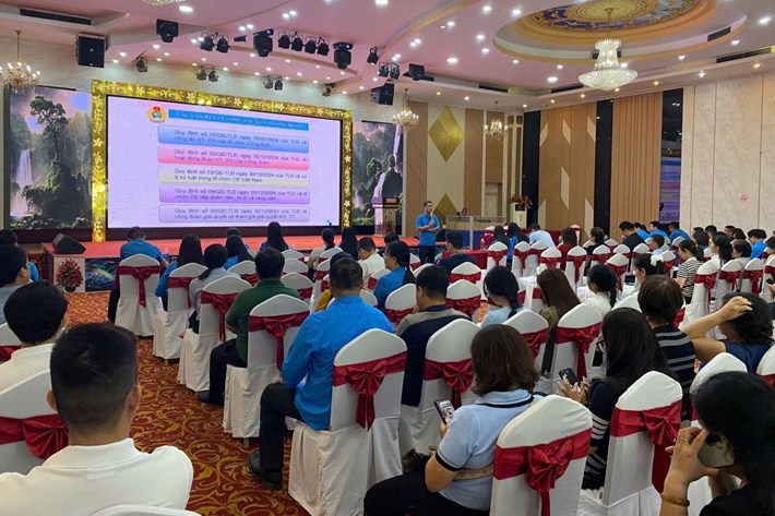 Près de 200 responsables syndicaux ont participé à la formation. Photo: Fédération du travail de la province de Phú Thọ
