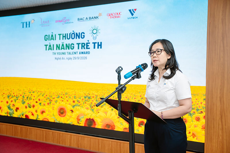 Bà Lưu Thị Thu Hiền - Phó Tổng Giám đốc Công ty CP Thực phẩm sữa TH phát biểu tại Lễ Bế mạc chương trình.  