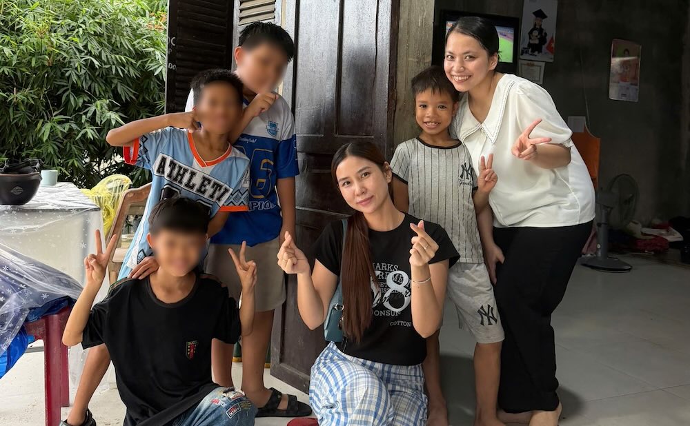 Nhiều cá nhân, tổ chức đến động viên, thăm hỏi em Quý Dương (ảnh chụp tháng 9). Ảnh: Nguyễn Chi