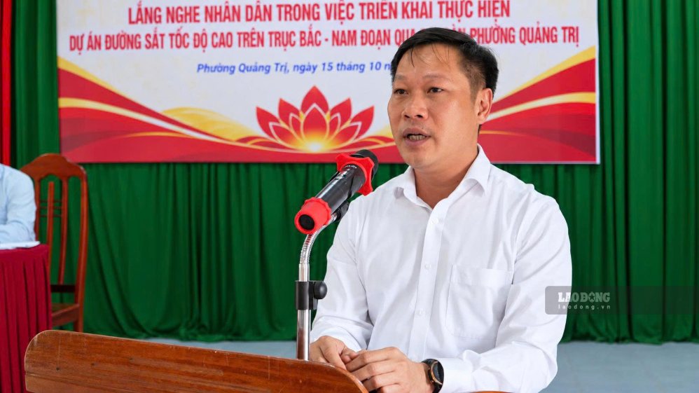 Ông Nguyễn Khánh Vũ - Bí thư Đảng ủy, Chủ tịch HĐND phường Quảng Trị nhấn mạnh, trước khi triển khai dự án trọng điểm quốc gia, chính quyền chủ động đối thoại, lắng nghe tâm tư người dân để kịp thời xử lý vướng mắc ngay từ cơ sở (ảnh chụp 15.10). Ảnh: Hàn Nguyên