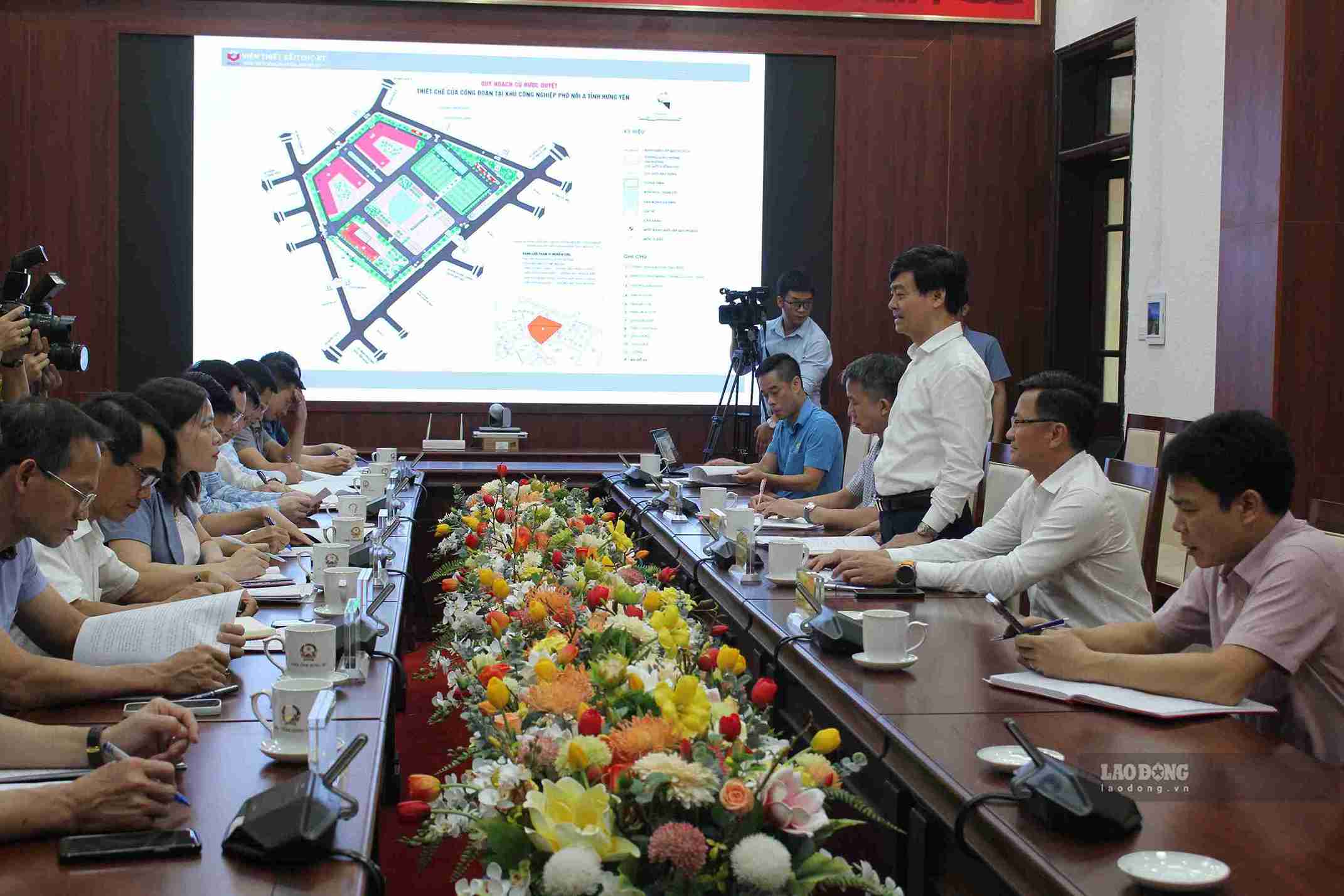 UBND tỉnh Hưng Yên làm việc với đoàn công tác Tổng Liên đoàn Lao động Việt Nam về triển khai dự án nhà ở xã hội Công đoàn.