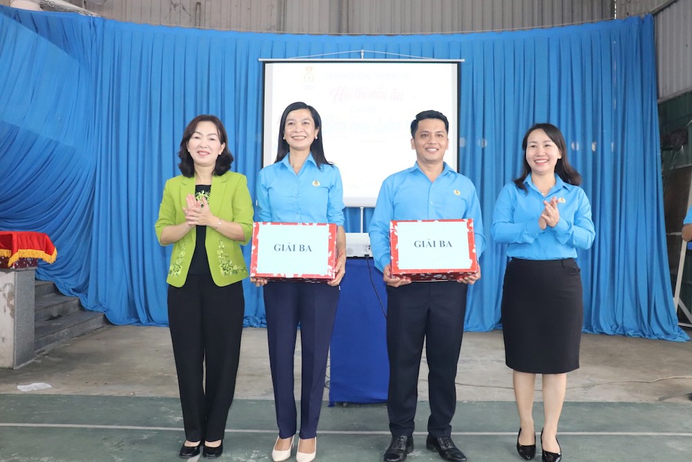 Hội thi ẩm thực khép lại trong không khí vui tươi, phấn khởi, đong đầy tình cảm gia đình và đồng nghiệp.