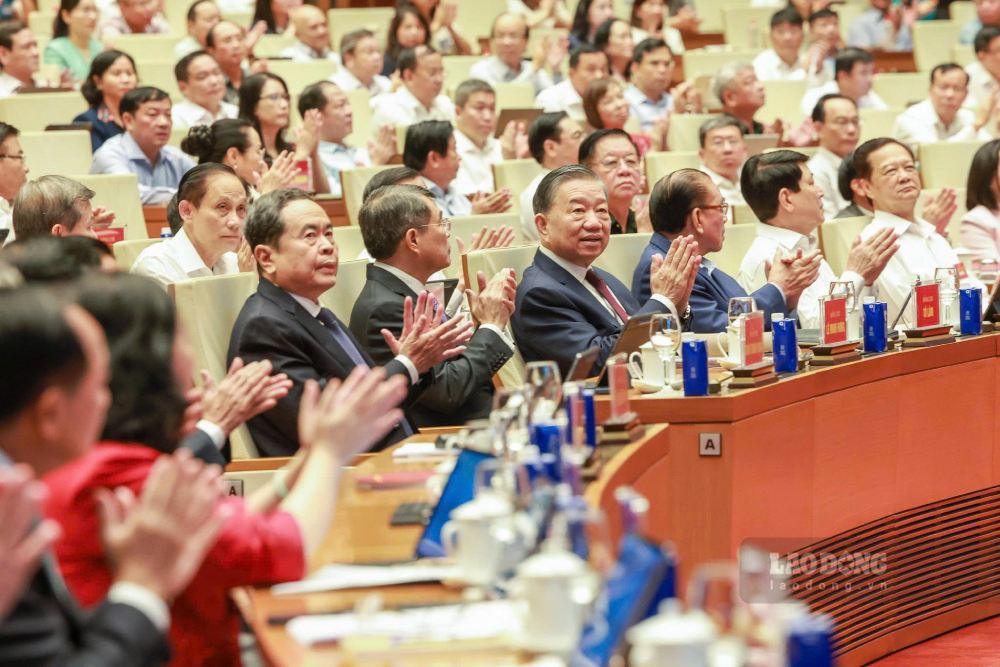 Tổng Bí thư, Chủ tịch nước Tô Lâm và các đồng chí lãnh đạo, nguyên lãnh đạo Đảng, Nhà nước dự Hội nghị. Ảnh: Hải Nguyễn